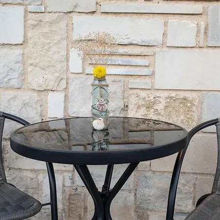 Perion Stone Sea Front Κολυμβάρι